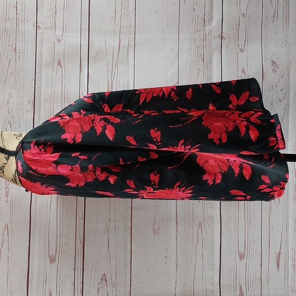 Talbots red floral print blouse roses - Picture 5 of 10